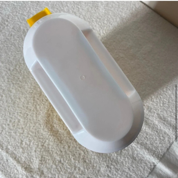 Vintage Rubbermaid Yellow Handleless Pitcher With Lid - Picture 8 of 13